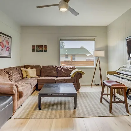 Yale Yard Stylish Escape With Scenic Views Villa